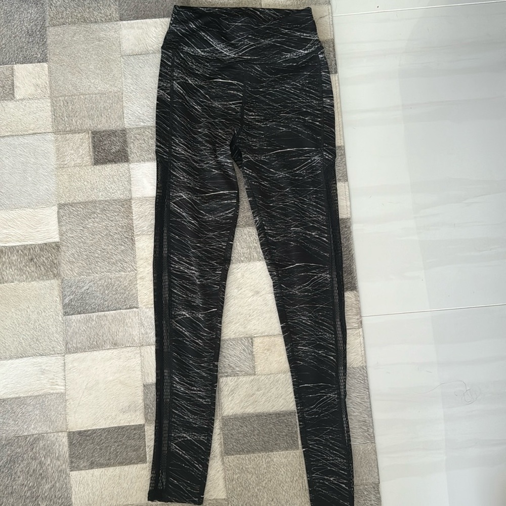 Popfit black and white mesh side legging